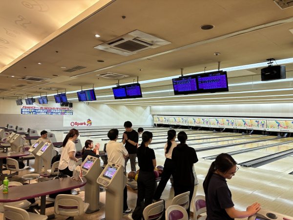 新入社員歓迎ボウリング大会について